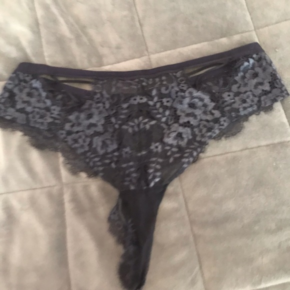 two lace panties - Picture 4 of 4